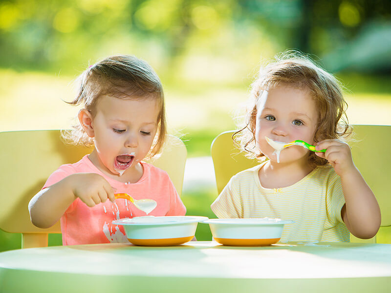 Daycare-centers-typically-follow-a-structured-routine-that-includes-feeding